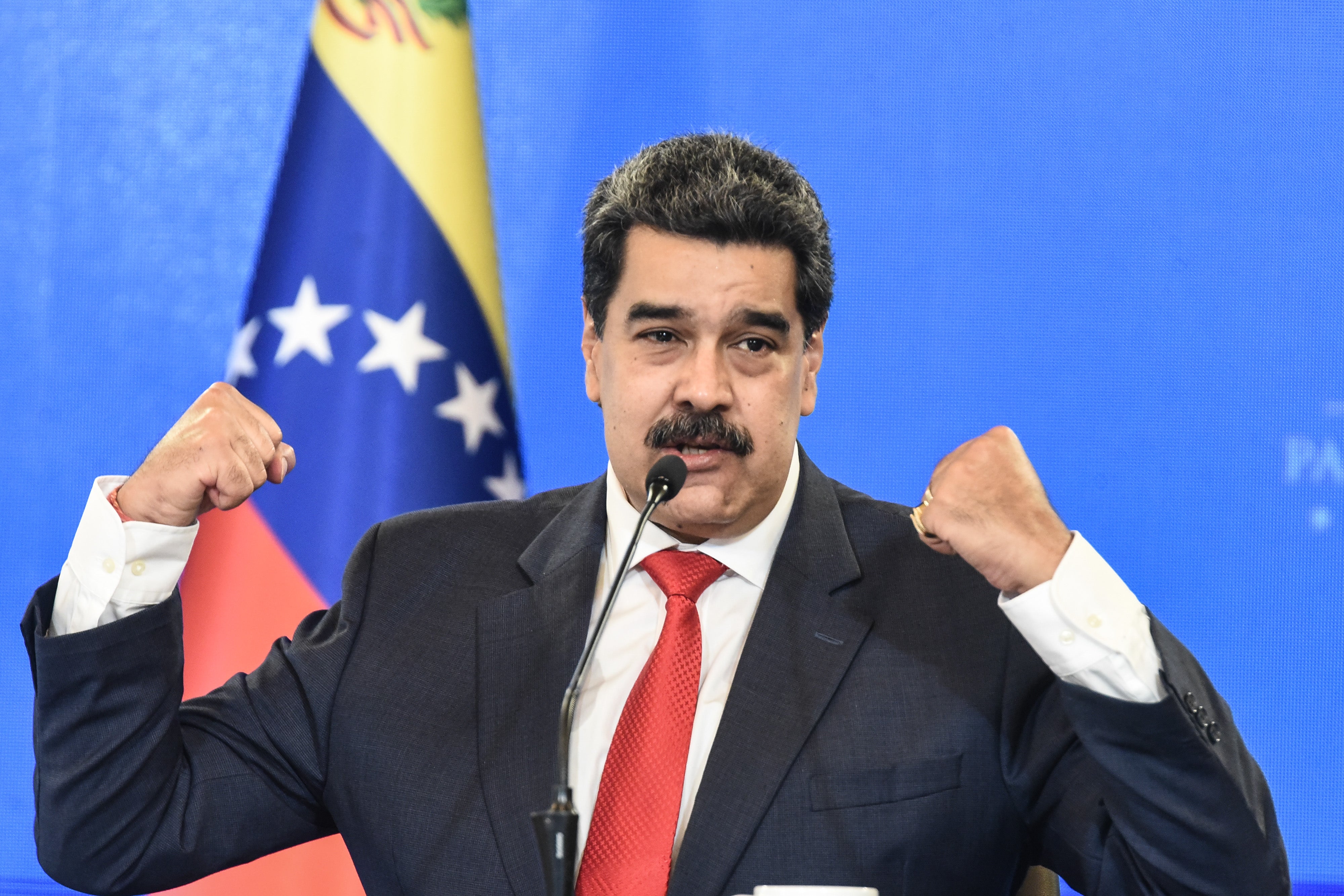 委内瑞拉在外交谈判后释放了两名被监禁的美国人