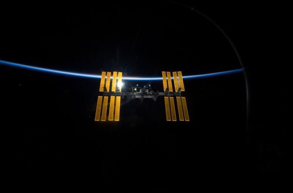 俄罗斯航天局在推特上发布了一段奇怪的视频，显示俄罗斯太空舱从国际空间站脱离