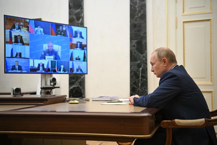 “危言耸听者一直都是对的”:一位莫斯科记者对普京和俄罗斯新现实的评论