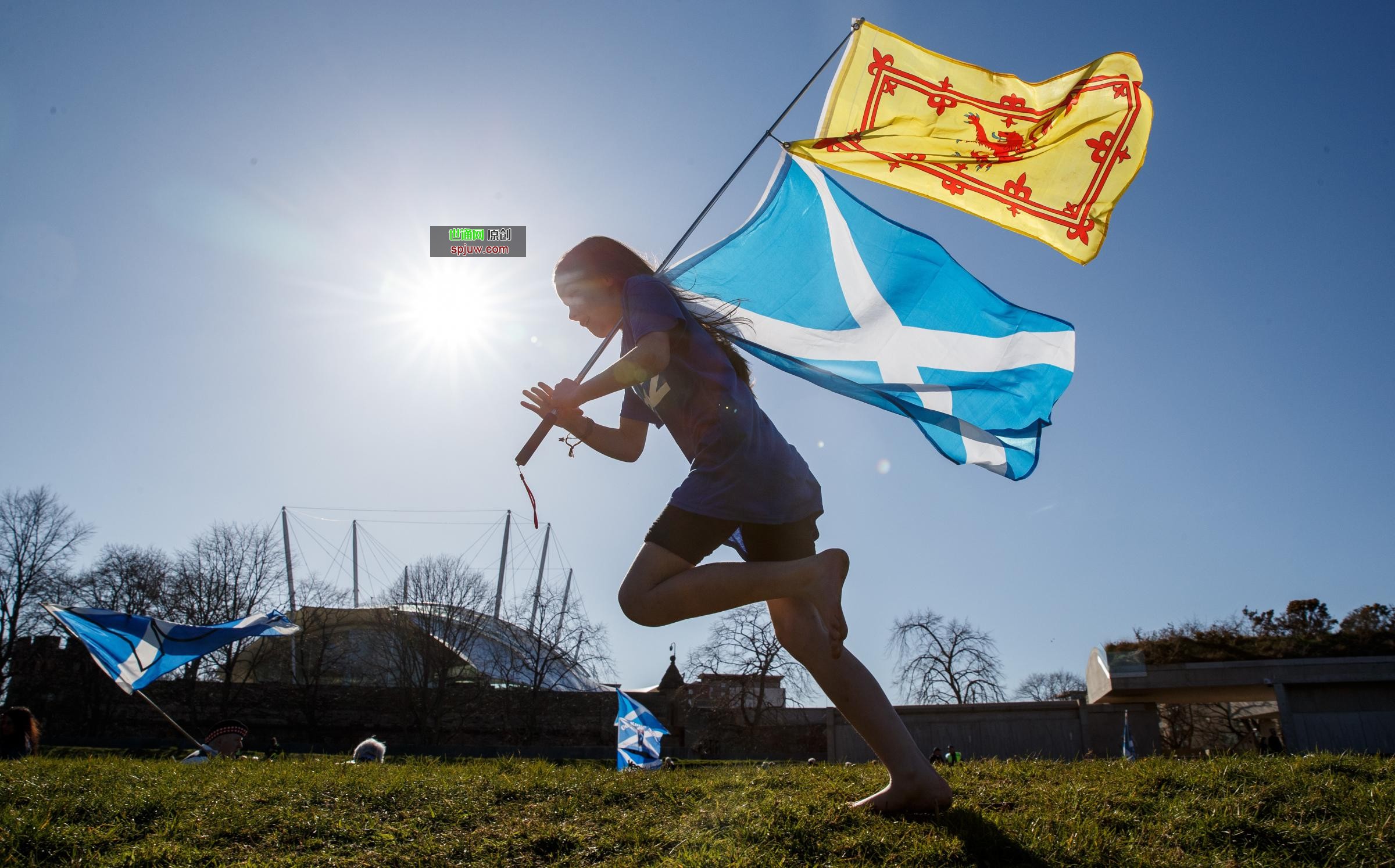 苏格兰独立支持者在首都游行，试图“建立势头”