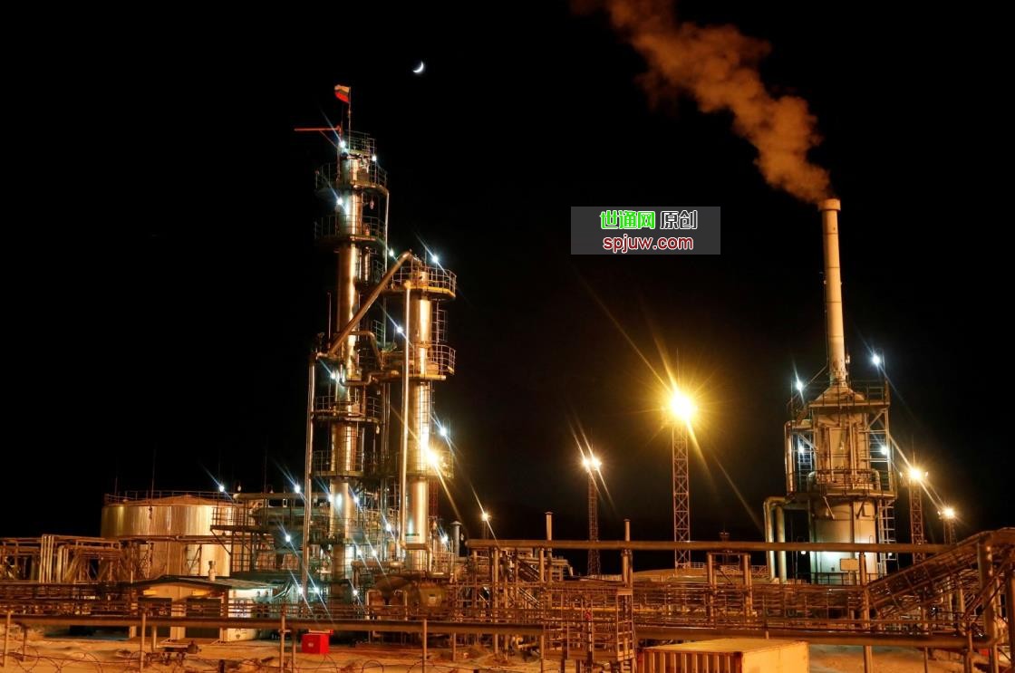 A Russian state flag flies on the top of a diesel plant in the Yarakta Oil Field, owned by Irkutsk Oil Company (INK), in Irkutsk Region, Russia, March 10, 2019. (Reuters Photo)