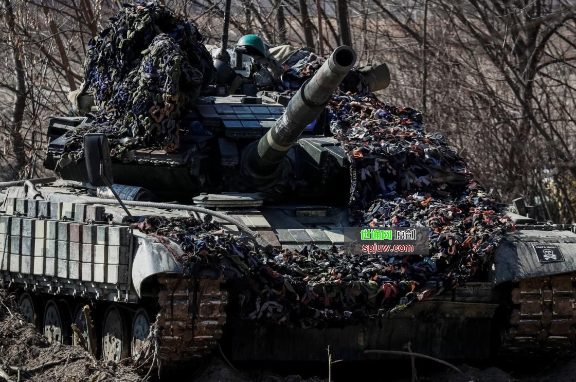 一名俄罗斯士兵从乌克兰得到1万美元的坦克换钱交易