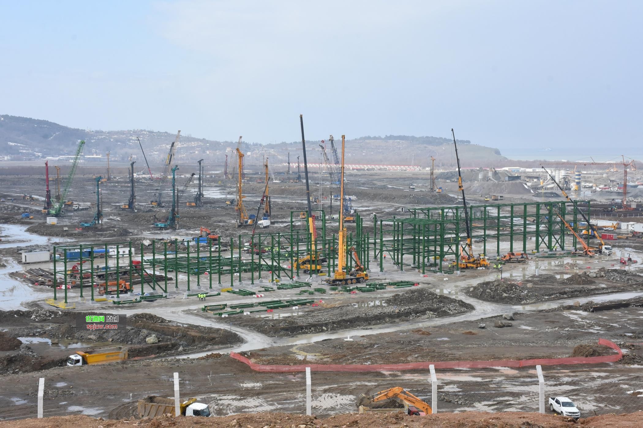 A building site of Turkey's natural gas processing facility, currently under co<em></em>nstruction at the Port of Filyos, in the northern Black Sea province of Zonguldak, Turkey, March 22, 2022. (AA Photo)