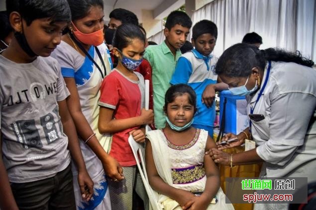 印度政府:在印度注射了超过18.2亿剂Covid疫苗