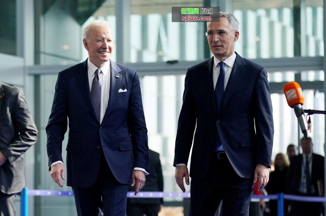 President Joe Biden walks with NATO Secretary-General Jens Stoltenberg as he arrives for meetings with NATO allies a<em></em>bout the Russian invasion of Ukraine, in Brussels, Belgium, March 24, 2022. (Reuters Photo)