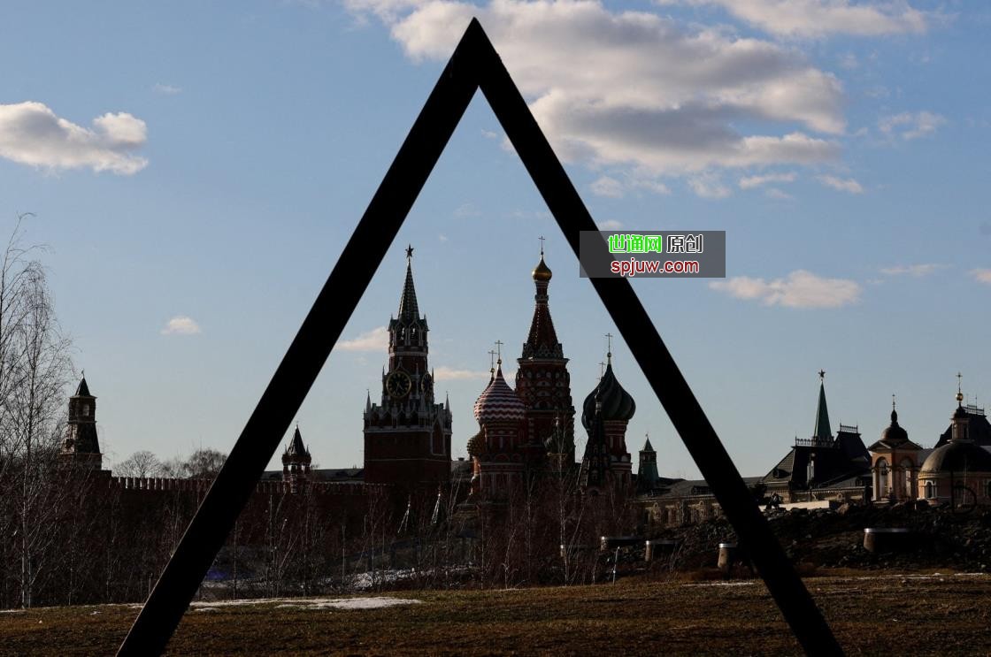 The Kremlin&amp;amp;#039;s Spasskaya Tower and St. Basil&amp;amp;#039;s Cathedral are seen through an art object in Zaryadye Park in Moscow, Russia March 15, 2022. (Reuters Photo)