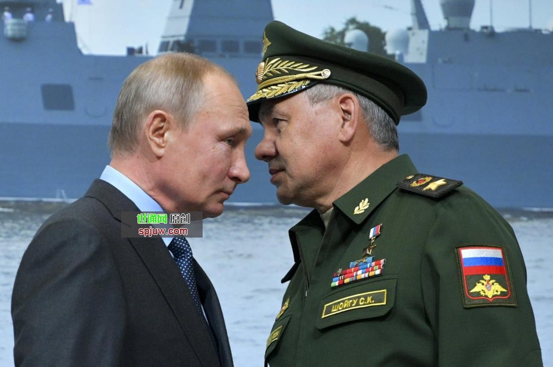 Russian President Vladimir Putin (L) and Russian Defense Minister Sergei Shoigu during a visit to a shipyard in St. Petersburg, Russia, April 23, 2019. (AP Photo)