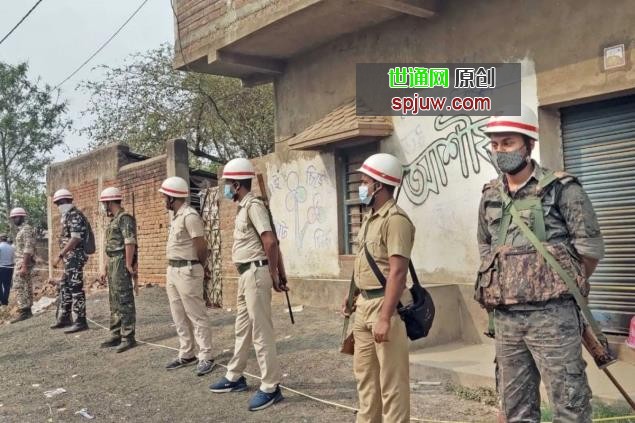 Security perso<em></em>nnel stand near the houses that were set on fire by some miscreants for allegedly avenging the killing of TMC leader Bhadu Sheikh, at Rampurhat in Birbhum district. (File pic/PTI)