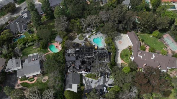 前维密模特兼女演员卡拉·迪瓦伊位于洛杉矶的家被大火烧毁