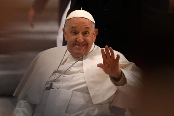 教皇因健康问题主持复活节守夜活动
