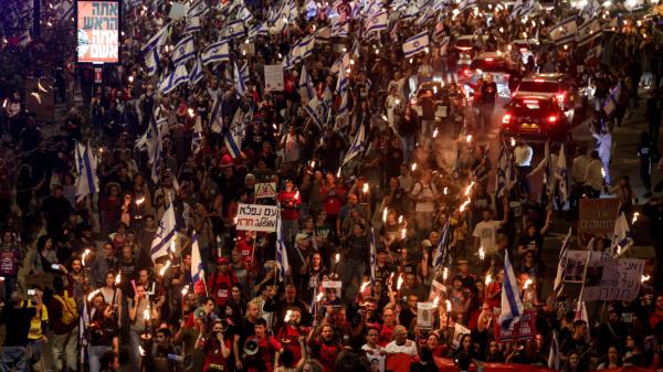 以色列安全部长谴责反内塔尼亚胡游行，抗议者与警察发生冲突