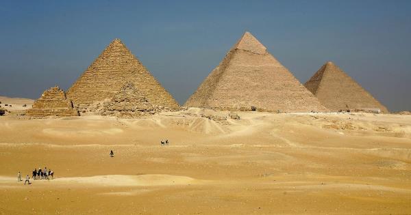 吉萨金字塔修复工程在埃及引发众怒