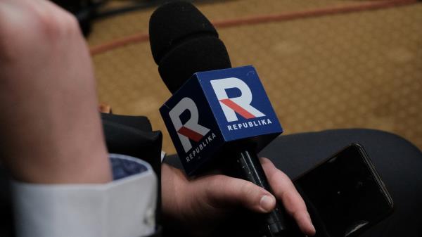 共和国电视台的记者未经通知就被解雇了拉乔科的反应很有说服力“真是个惊喜!”