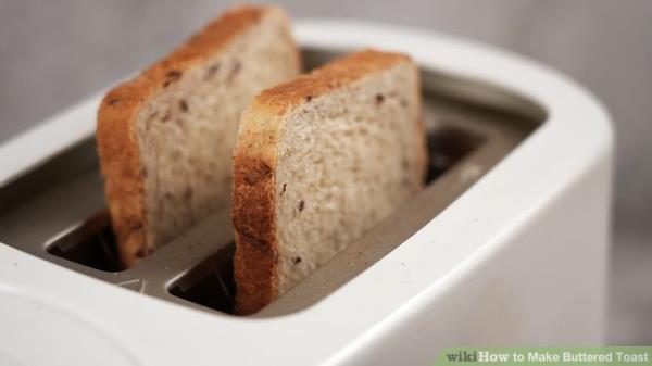 4 Ways to Make Buttered Toast